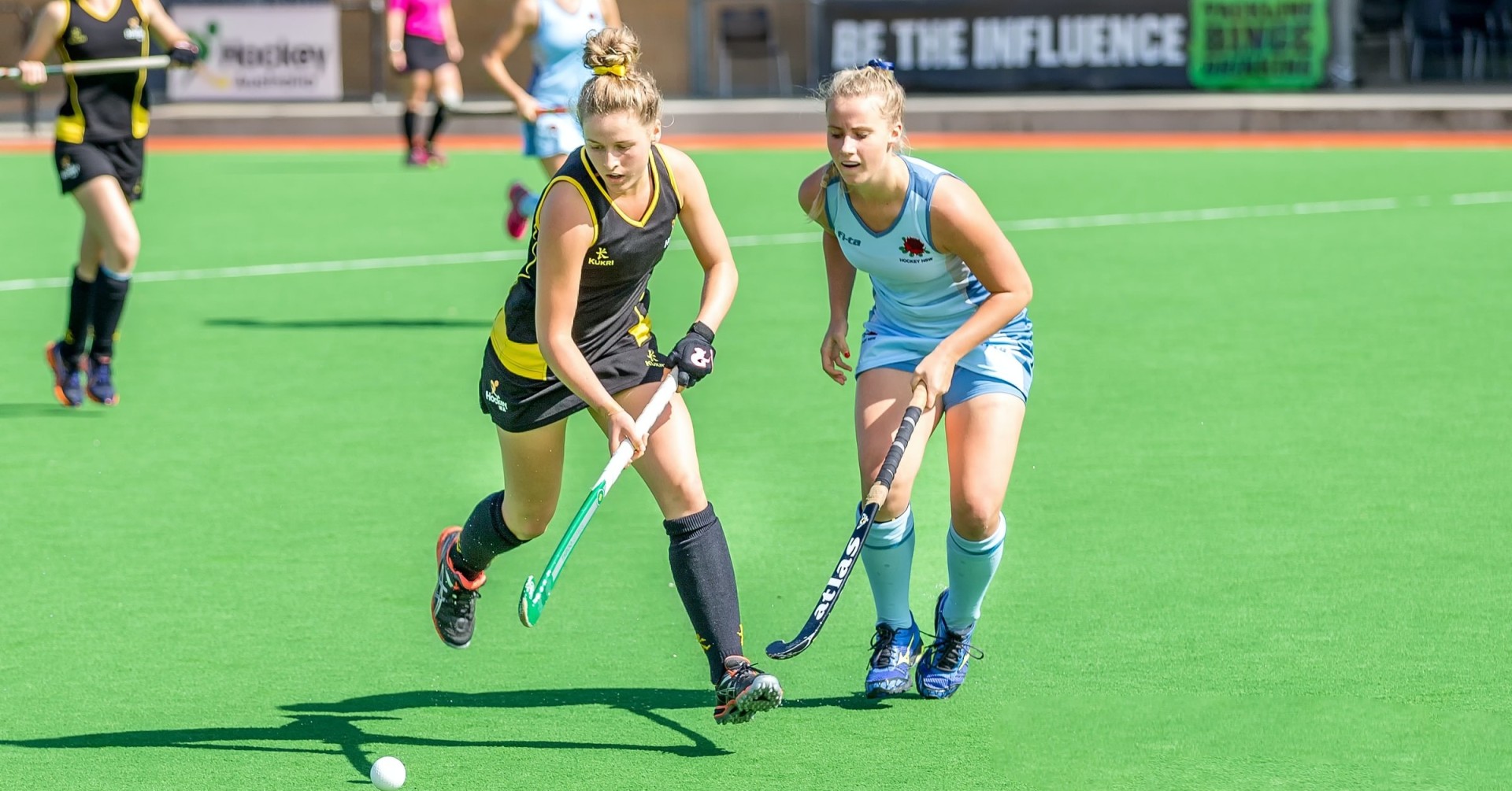 Konventioneller oder individueller Sportmundschutz Beim Hockey ist ein Mundschutz wichtig